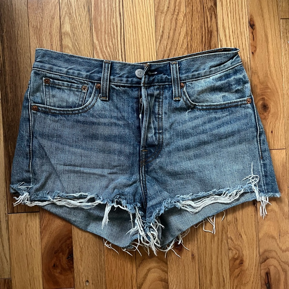 Levi wedgie shorts